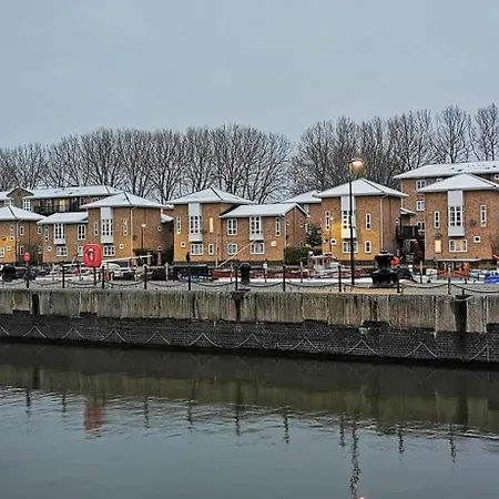 Riverside 1Br With Easy Transport 20Min To City Centre London Exterior photo