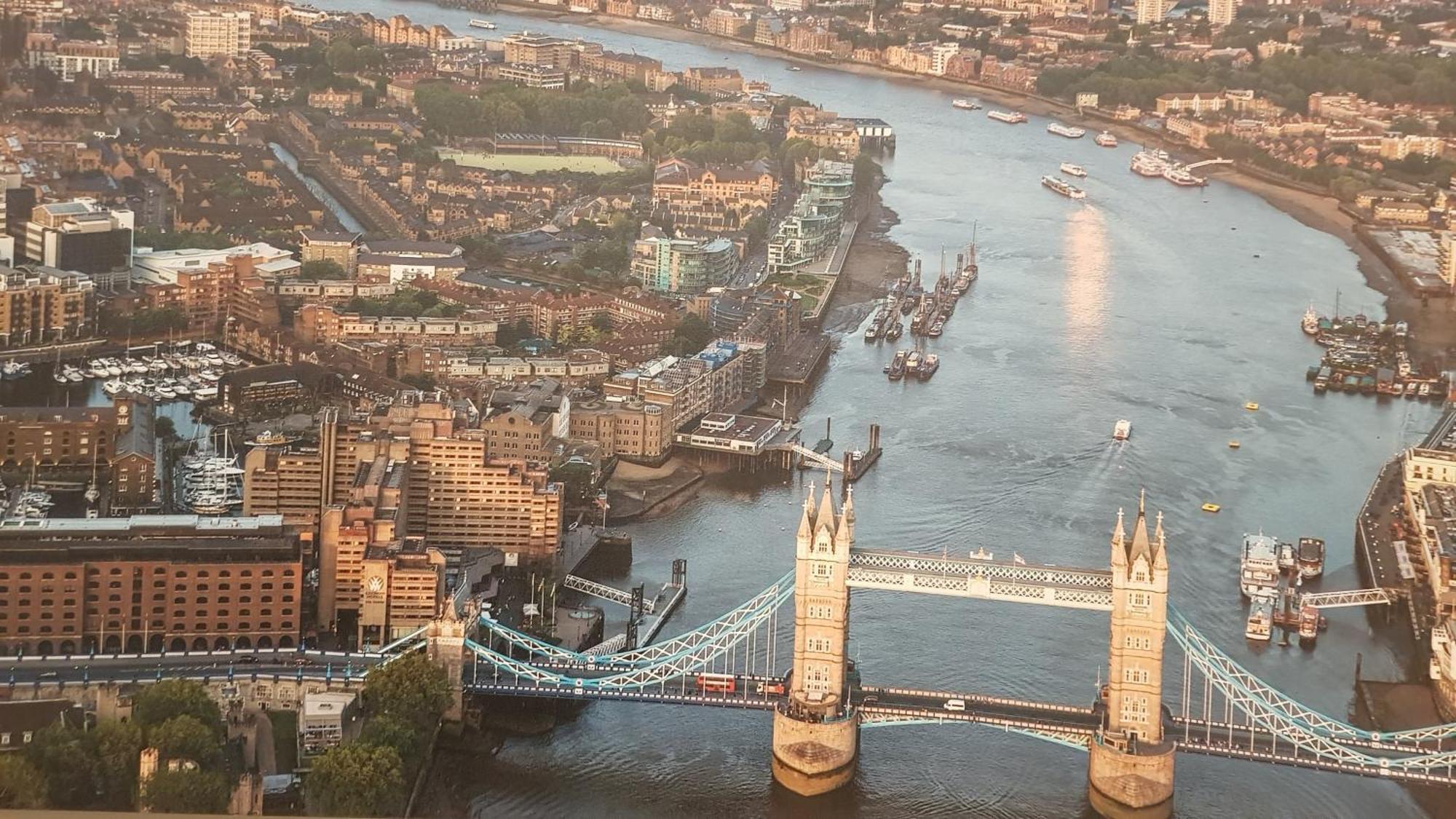 Riverside 1br With Easy Transport 20min To Centre Apartment