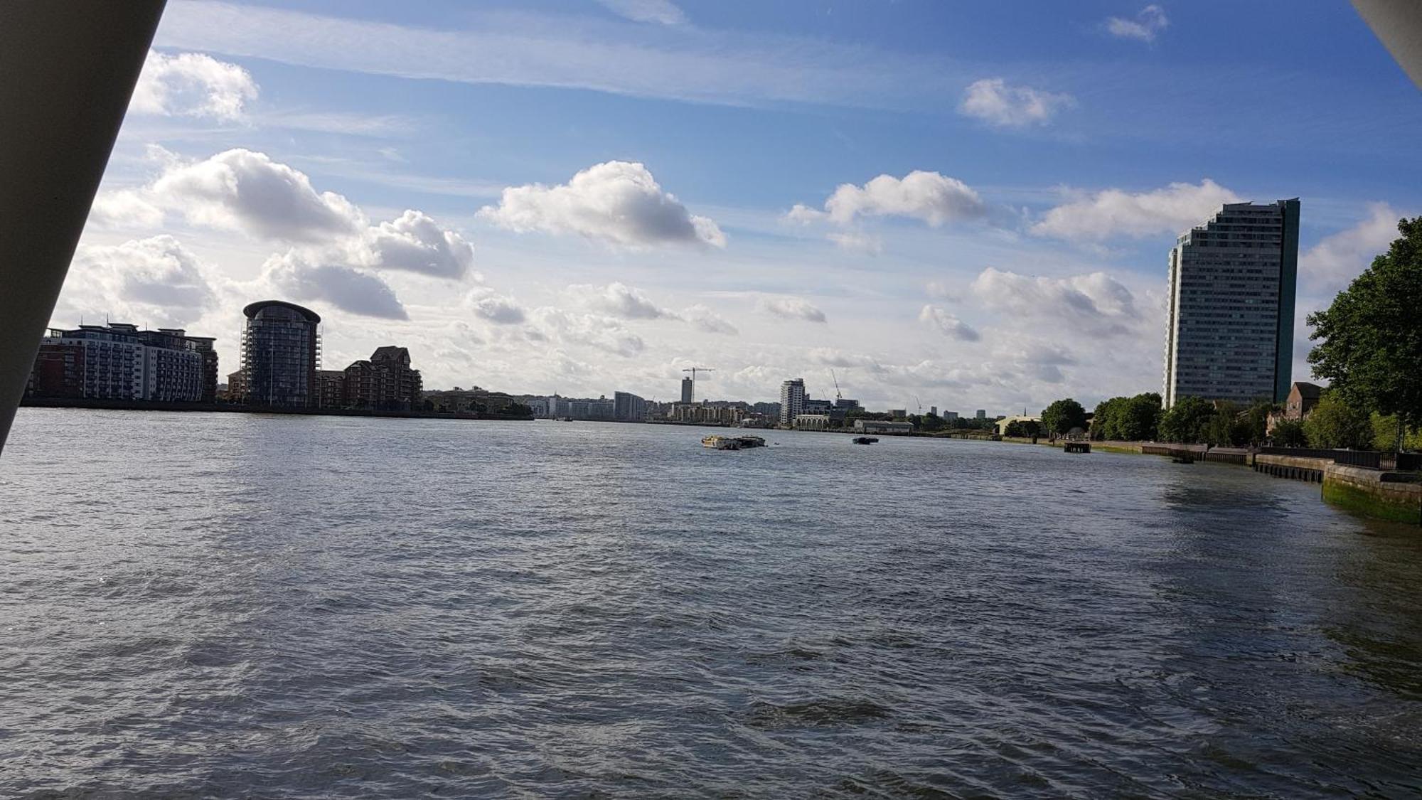 Riverside 1br With Easy Transport 20min To Centre Apartment *