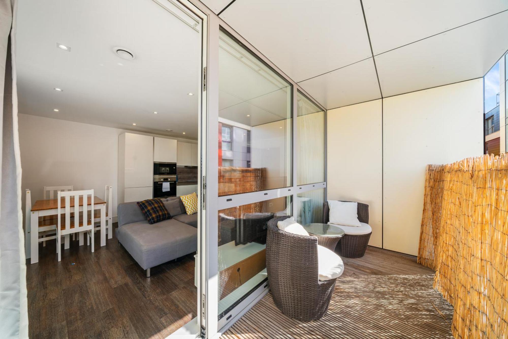 Riverside 1br With Easy Transport 20min To Centre *