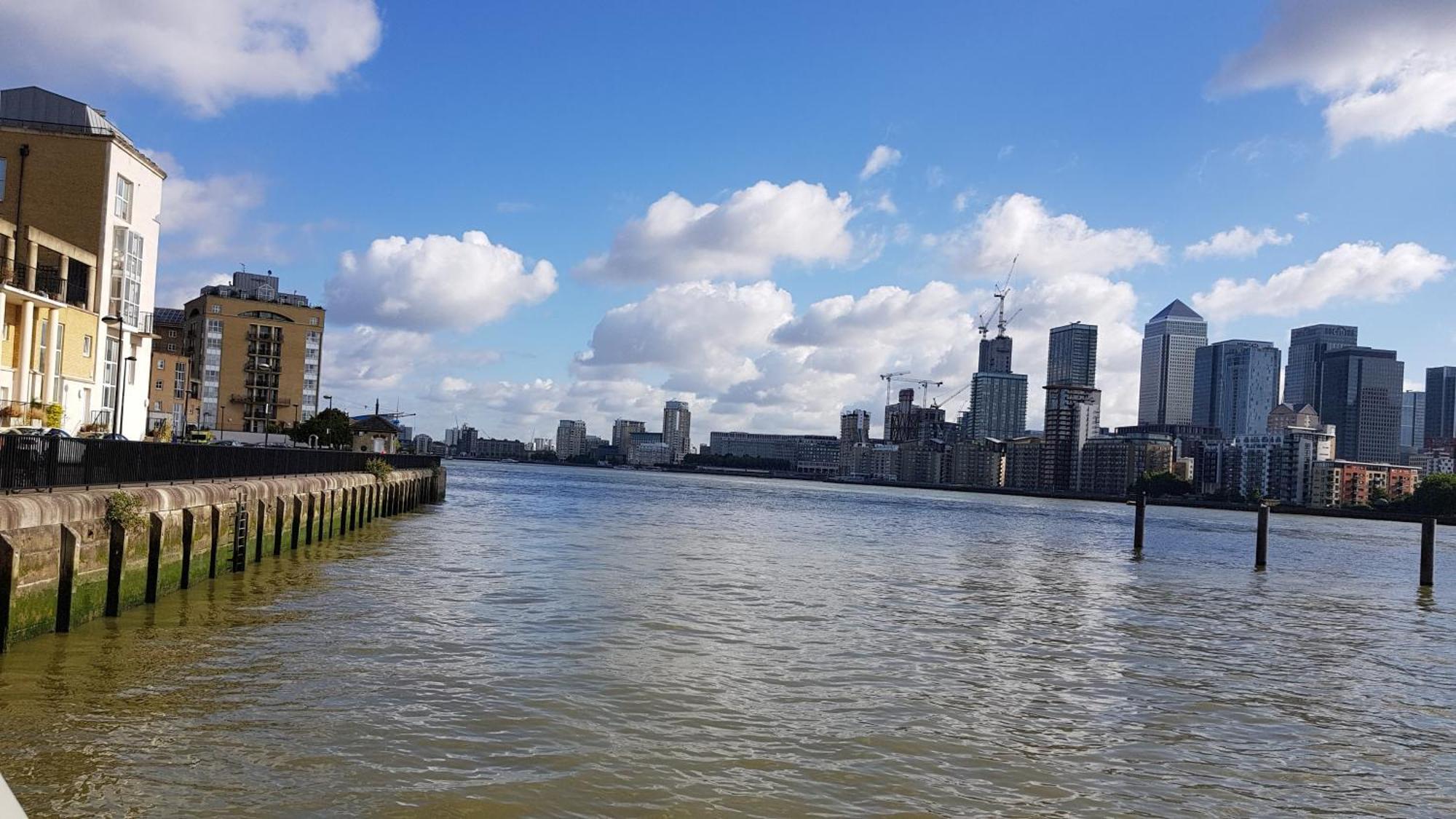 Riverside 1br With Easy Transport 20min To Centre London