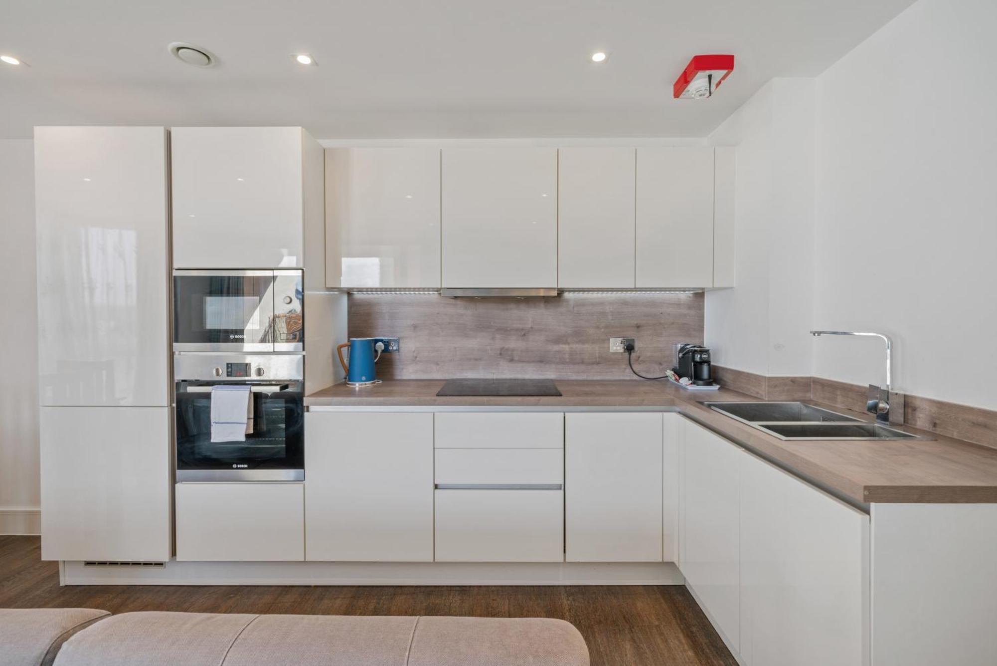 Apartment Riverside 1br With Easy Transport 20min To Centre *